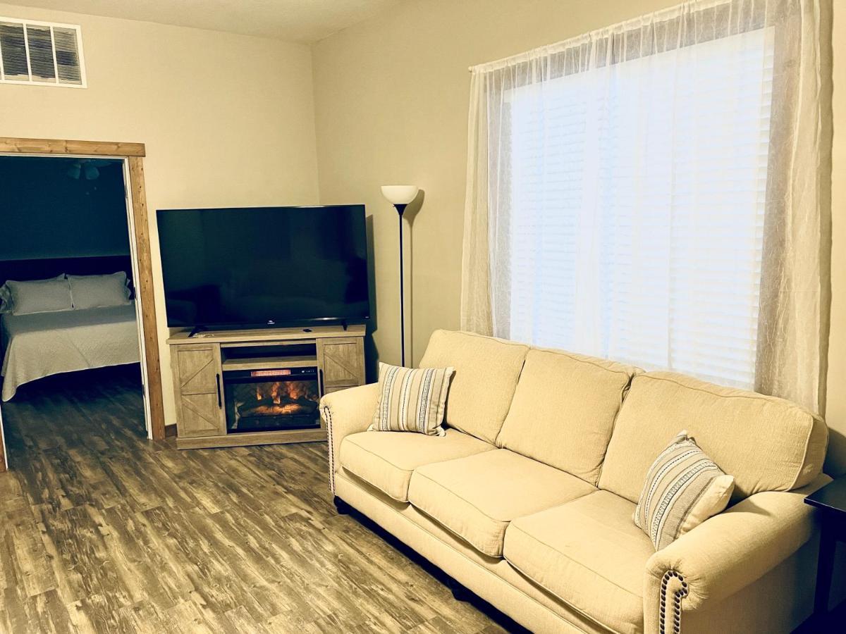 Modern Farmhouse 3 Bed, 2 Bath Apartment, Sleeps 7, Lots Of Space, Steps To Downtown, Honeywell & Eagles Theater Wabash Zewnętrze zdjęcie